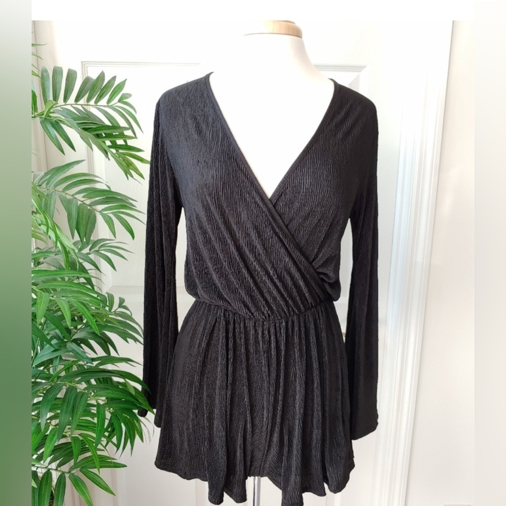 Topshop Plunge Bell Sleeve Romper Black Size 2 NWOT